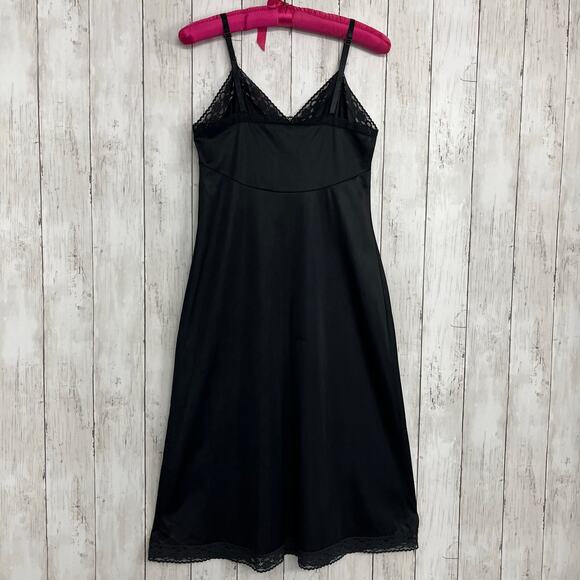 Vintage Black Vanity Fair Lace Trim V-Neck Nylon USA Adjustable  Full Slip Small - Picture 1 of 9
